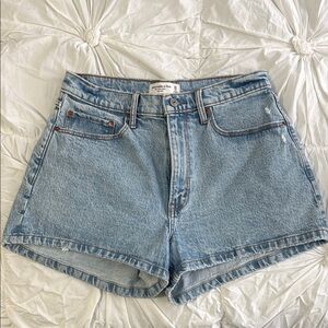 2/$30 Abercrombie & Fitch Women's Blue Denim The Mom High Rise Short size 30